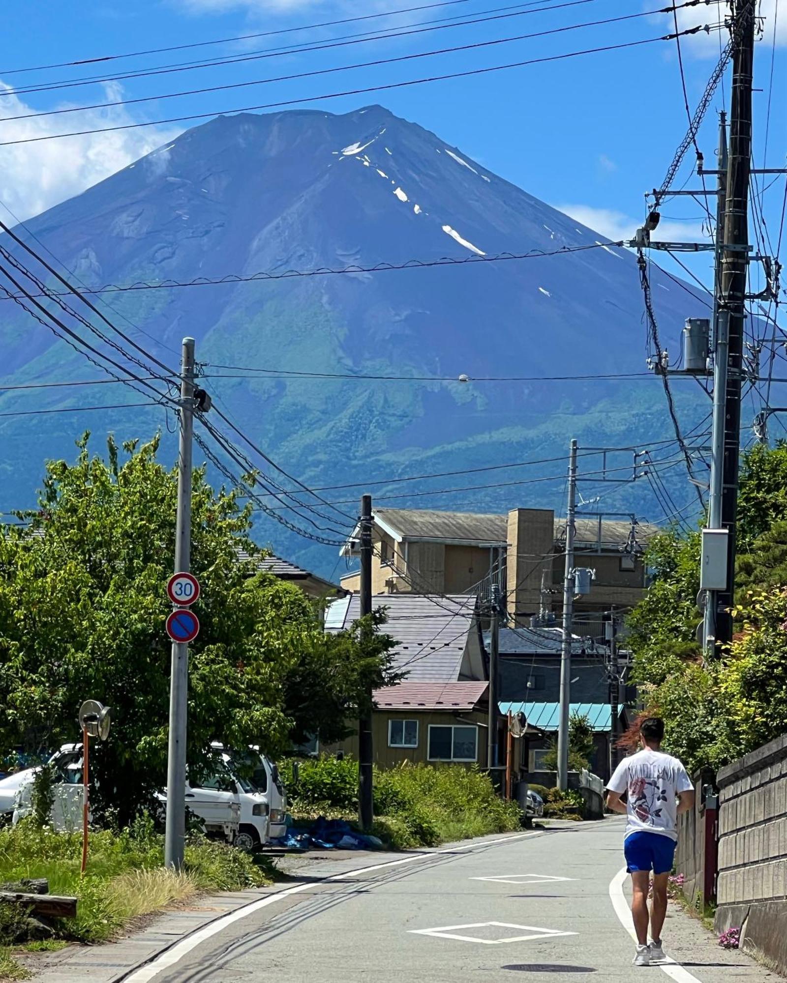 Hostel Fuji Matsuyama Base Фудзиёсида Экстерьер фото